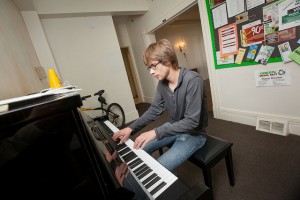 Michael Pinkard ’14 takes a break from studying to play piano.