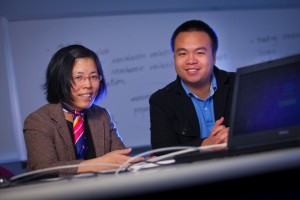 Professor Qin Lu works with Linh Nguyen '14 on finance research. 