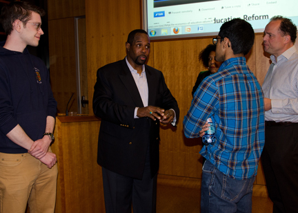 Students talk with Lee Nunery ’77 after his presentation.