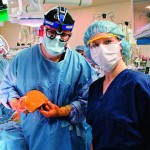 Dr. Kenneth Chavin ’83 P’16 describes the transplant procedure and liver characteristics with Emily Oliver ’17 in the Medical University of South Carolina operating room.