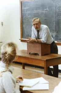Richard Faas teaches a course in 1995. Photo courtesy of Lafayette Special Collections. 