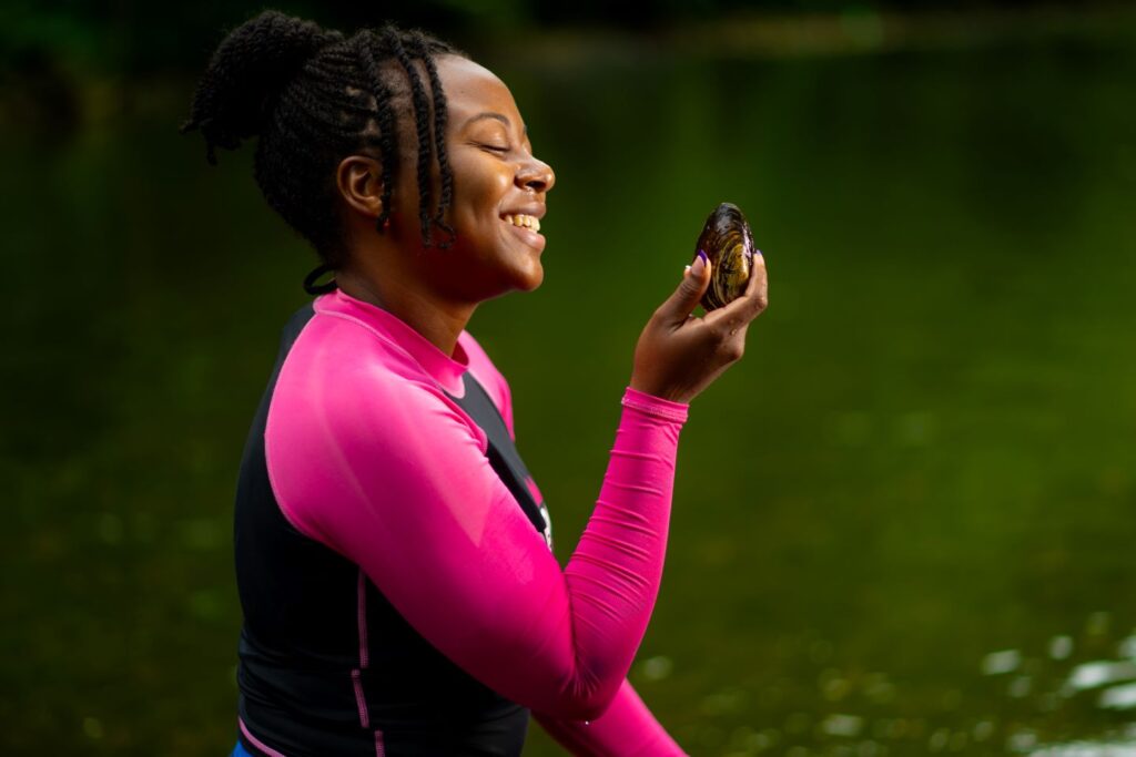 Eurnett Christopher ’25 examines a freshwater mussel. | Photo by Adam Atkinson 