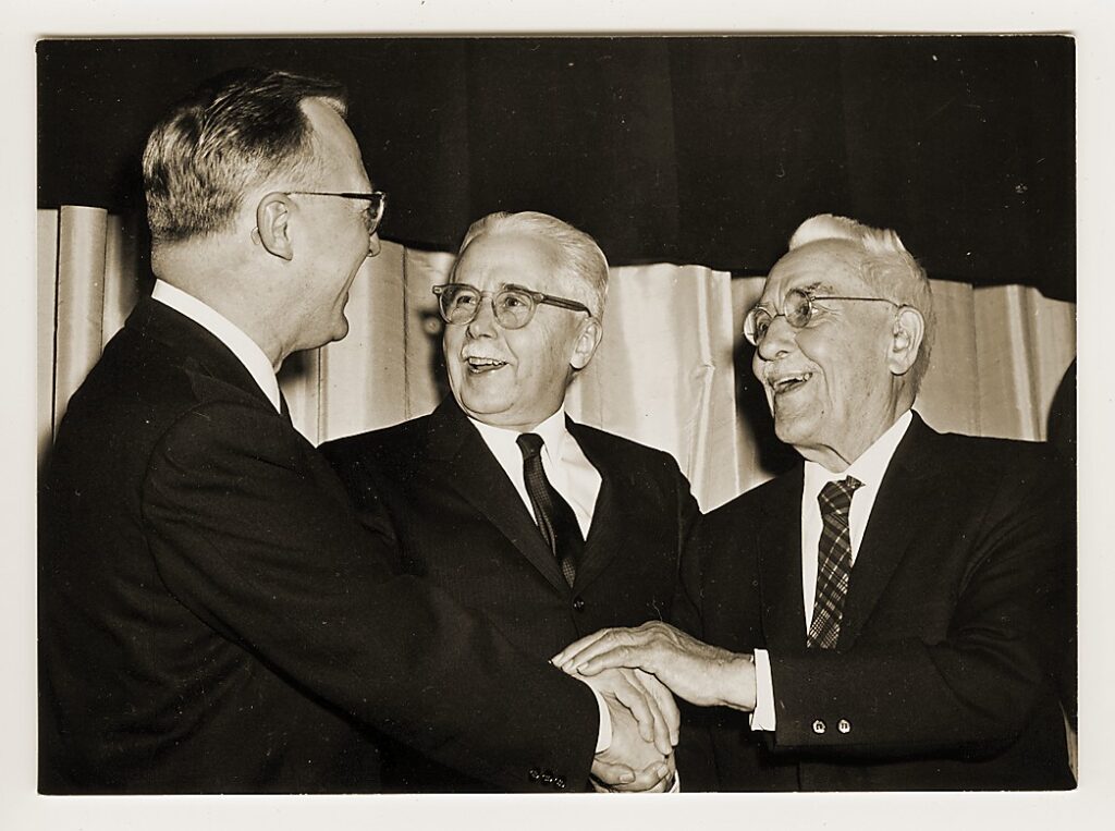 (L-R) K. Roald Bergethon (1918-2004), 12th president of Lafayette College, greets Keffer Hartline ’23, and Prof. Beverly Kunkel.