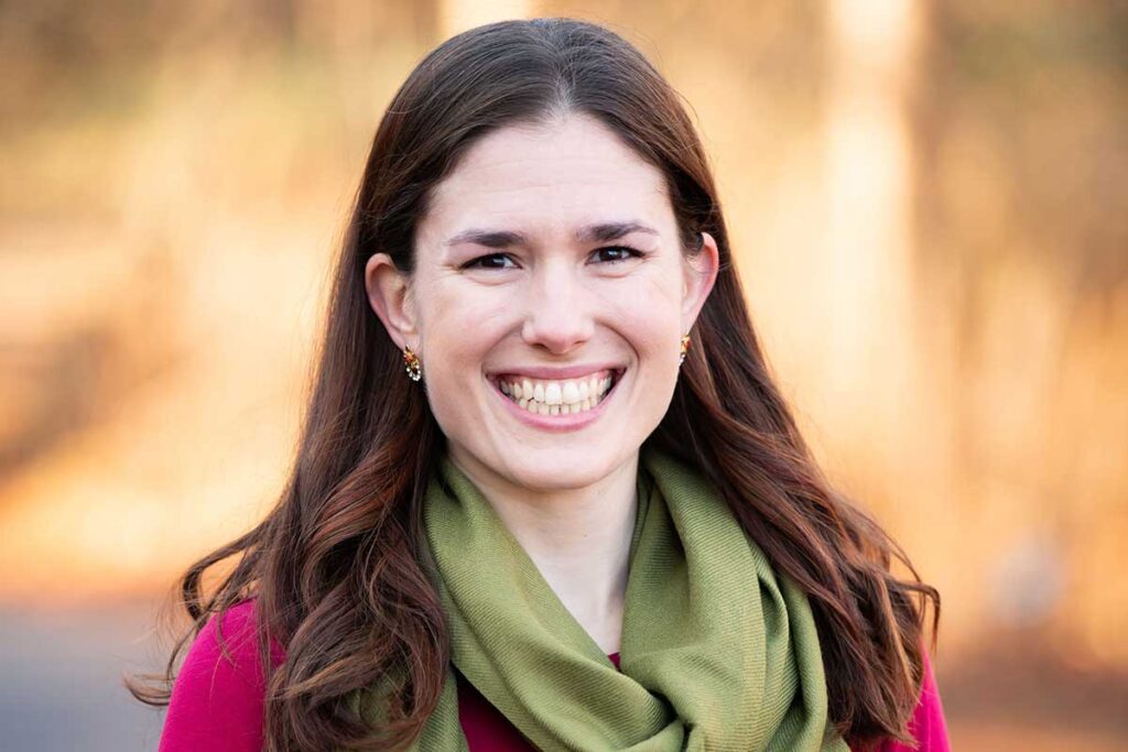 Headshot of Lara Lash '13