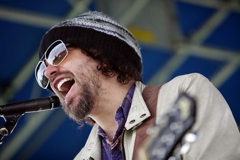 Michael Glabicki of Rusted Root performs.