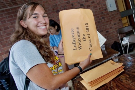 Victoria Luongo '15 receives her orientation packet.