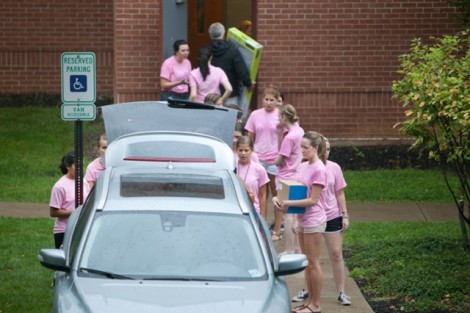 Members of Alpha Phi sorority help unload outside Kamine Hall.Ken WhiteAugust 25, 2011
