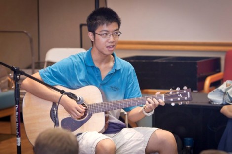 Zhe Sheng '15 plays the guitar.