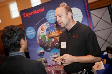Brandon Troup '95 of Exxon Mobil speaks with a student. 