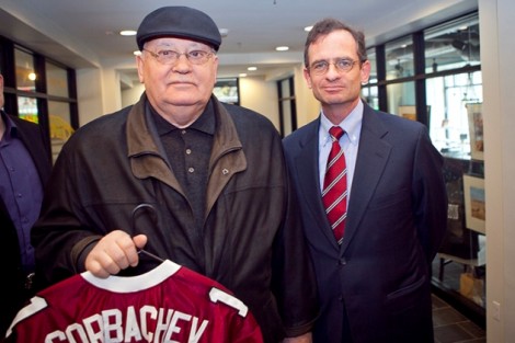 President Daniel H. Weiss presents Mikhail Gorbachev with a Lafayette Gorbachev jersey.