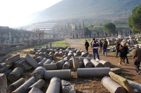 Students at the ruins of Aphrodesias in Turkey