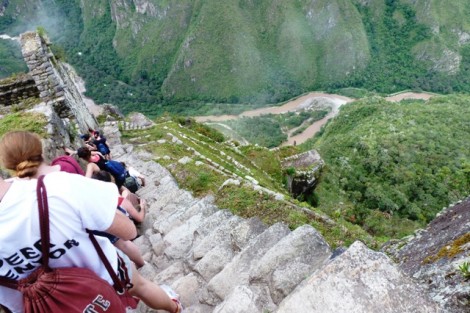 The class descending from Huayna Picchu