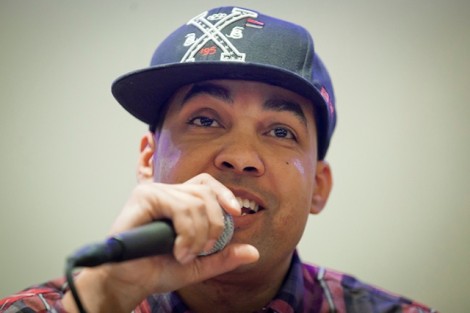 Jasiri X, an independent hip hop artist, speaks with students.