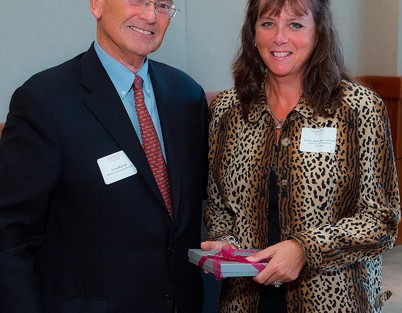 Francey Kanengiser Burke '80 receives Chapter Event Chairperson of the Year award from David Reif '68.