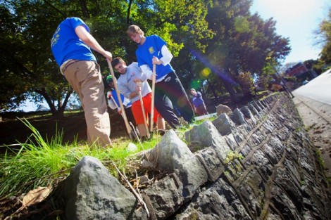 Students plant trees at the Smith Ave. Hill restoration site.