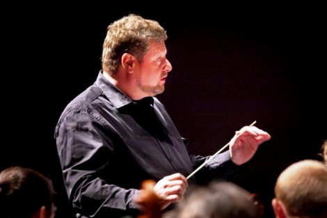 Darin Lewis conducts the Chamber Orchestra.