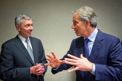 Steve Pryor ’71, vice chair of Lafayette's Board of Trustees, talks with Tony Blair.