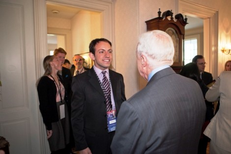 Geraldo Neto ’15 introduces himself to President Jimmy Carter.