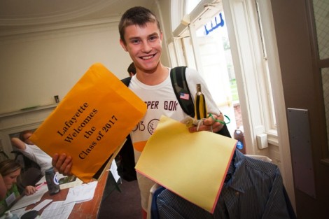 Grant Lembke '17 gets his welcome packet in Gates Hall.