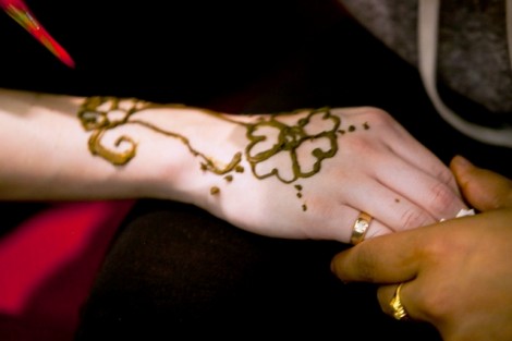 A student has a henna tattoo painted on her hand.