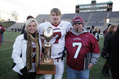 Quarterback Drew Reed ’17 poses with his parents after being named Lafayette-Lehigh most valuable player. 