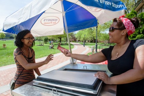 Ashley Boyd ’15, right, hands an ice cream sandwich to Feevan Megersa ’17 during Sunday Fun Day on the Quad.