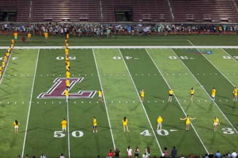 Orientation leaders form the outline of the giant “L.”