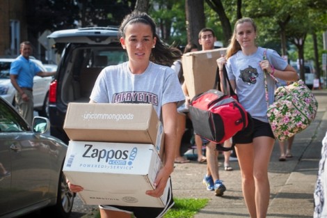 Members of the move-in team help new students with their belongings.