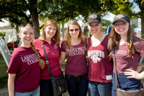 Kyla Dewey ’18, President Alison Byerly, Kendall Sangster ’18, Amy Boles ’18, and Emily Maj ’18 hang out in Centre Square.