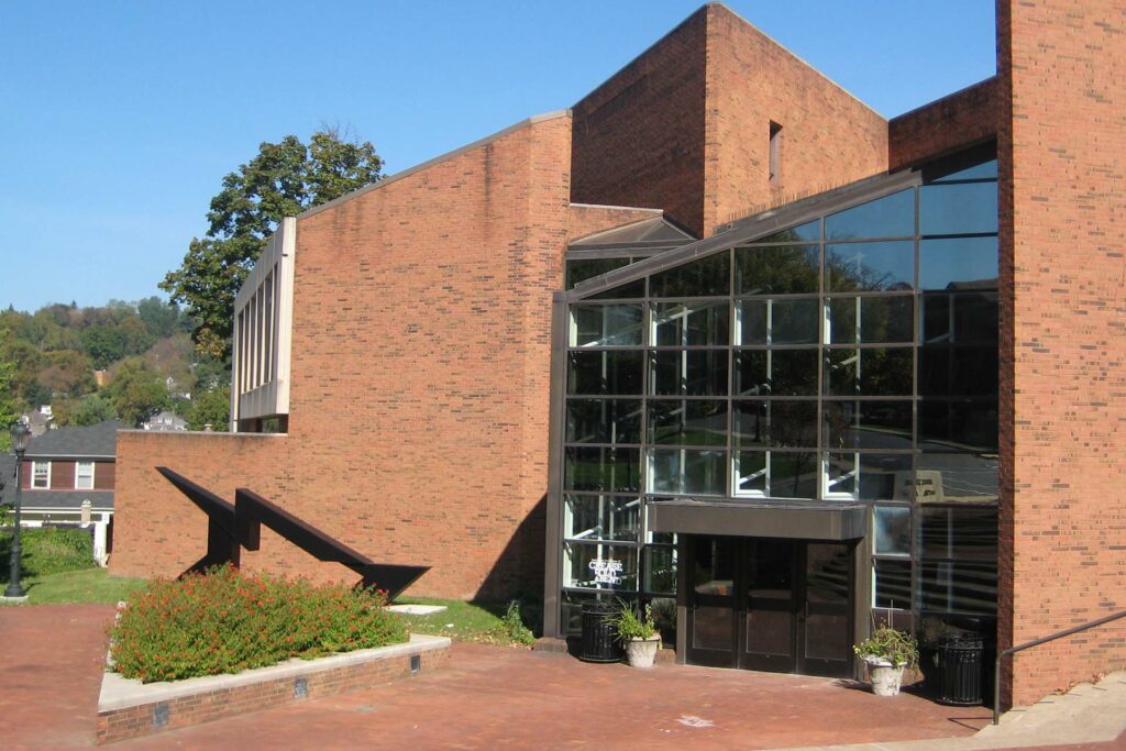 Bladen sculpture Black Lightning in front of Williams Center for the Arts