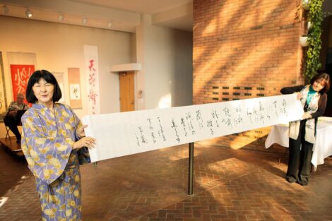 calligraphy master Shuho Kondo uses brush on paper