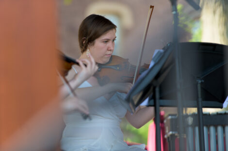 Anna Zittle plays violin