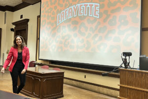 Tinabeth Piña ’93 speaks in front of a presentation.