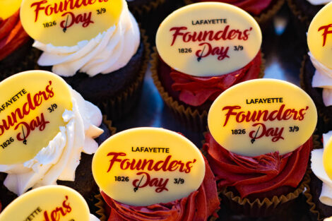 Cup cakes with sugar Founders' Day logos