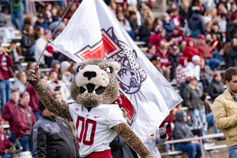 The Leopard waves a Lafayette flag.