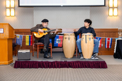 Musicians play at the Unidos en Celebración