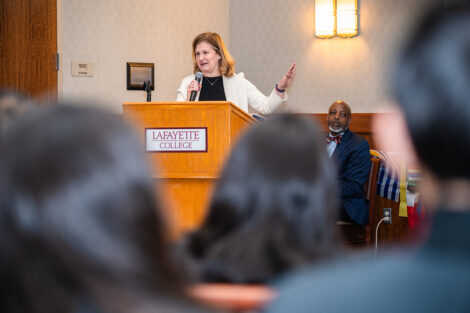 Nicole Hurd speaks at the Unidos en Celebración