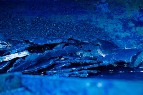 Cur Non Royal blue crayons get formed.