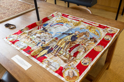 A historical scarf depicts an illustration of Marquis de Lafayette.