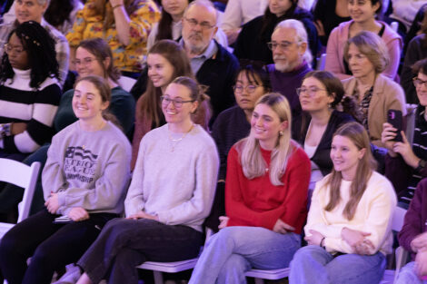 Students in the crowd watch Lin-Manuel Miranda