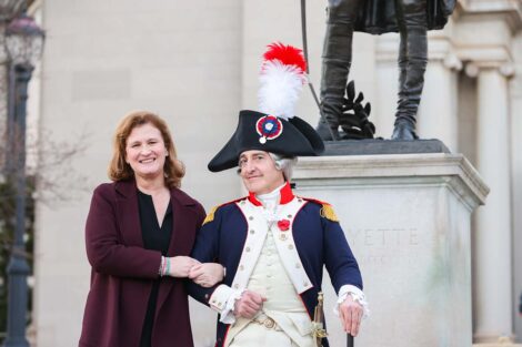 The President and the Marquis in front of the statue