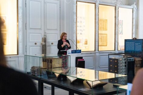 President Hurd addresses attendees inside the National Archives of France