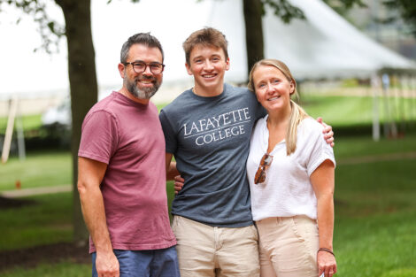 A family takes a break for a quick family photo on Move-in weekend.